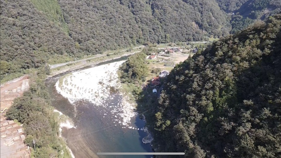 現場近くの川で、ドローン空中遊泳しました。（広島の木の家、改修工事、リフォーム、介護リフォーム）